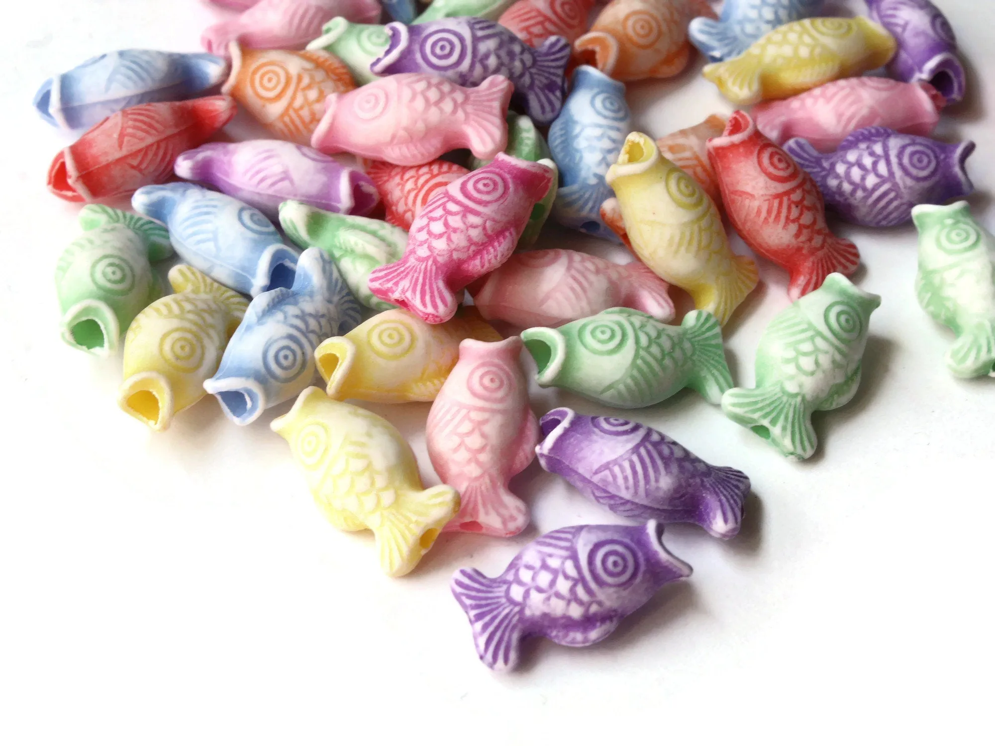 50 17mm Mixed Colors Fish Plastic Beads Loose Miniature Animal Beads