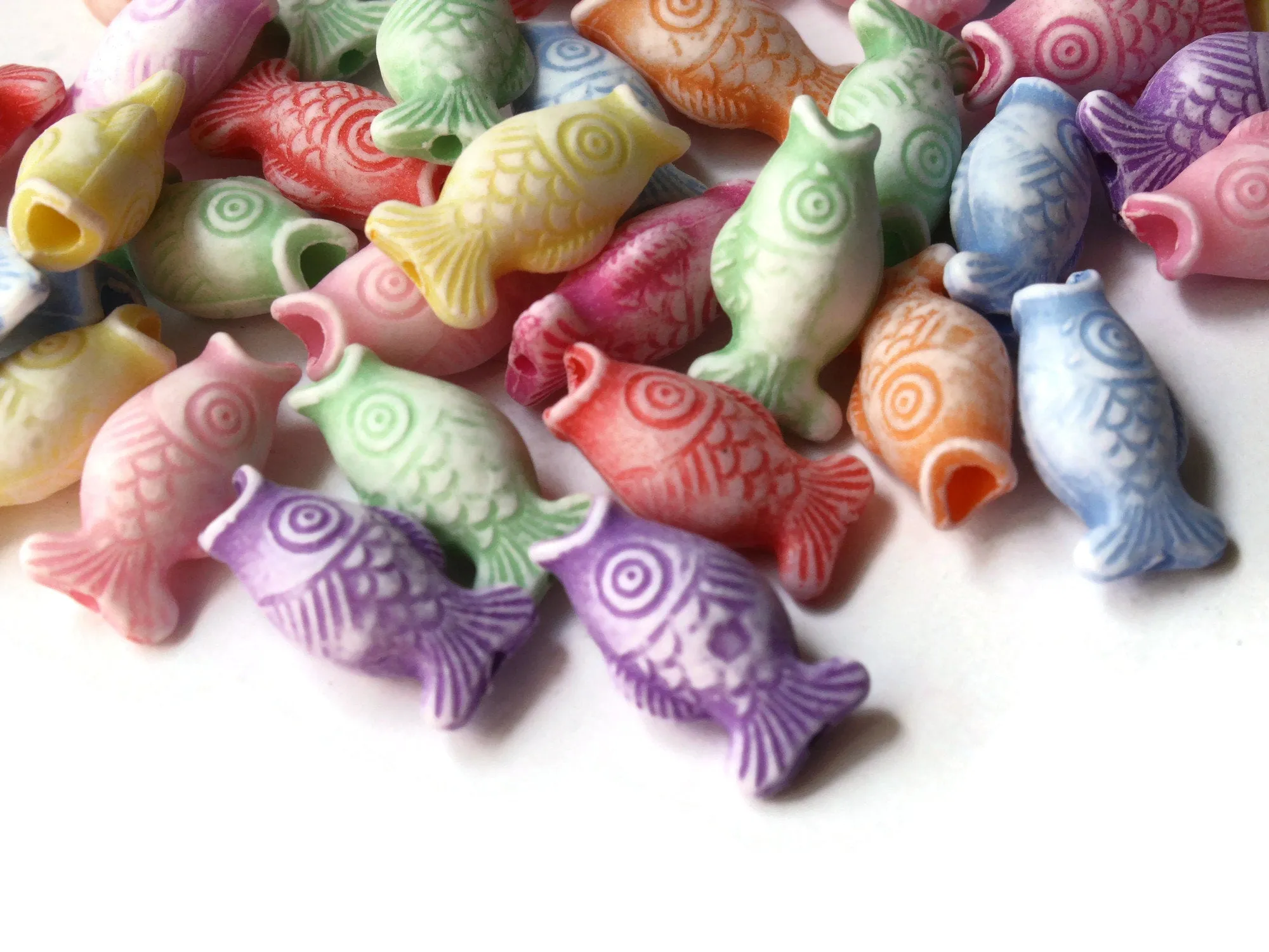 50 17mm Mixed Colors Fish Plastic Beads Loose Miniature Animal Beads