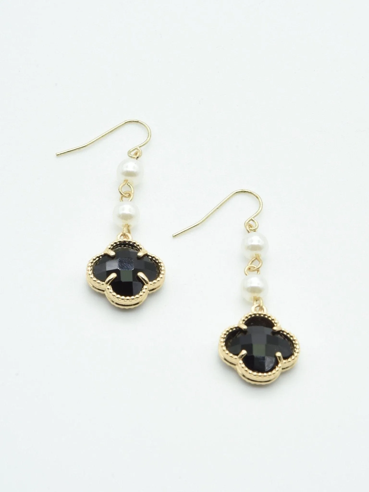 CE3197 Clover With Pearls Dangle Earrings