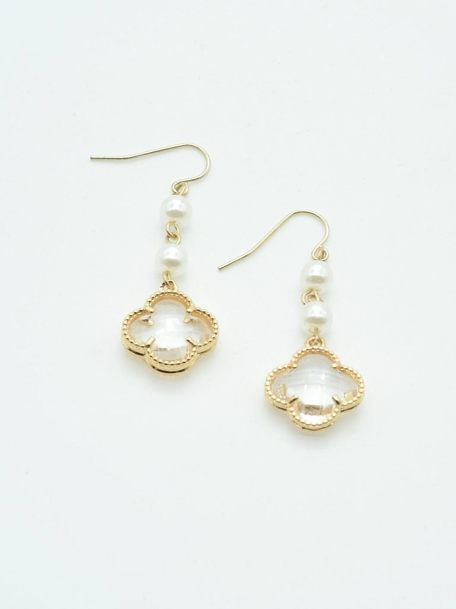 CE3197 Clover With Pearls Dangle Earrings