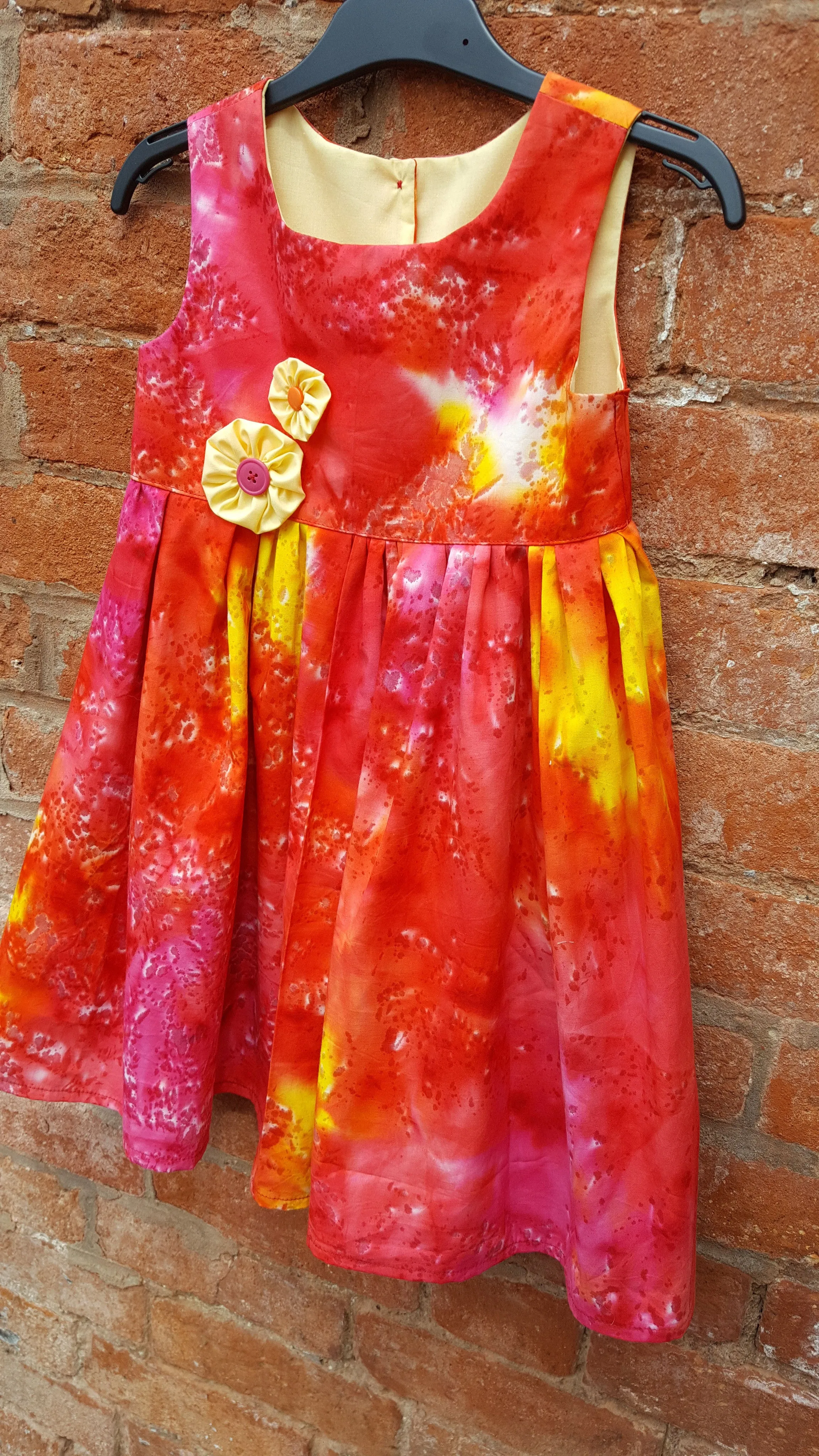 Girls bright summer dress to fit age 6-7 chest 24 inches 61 cm