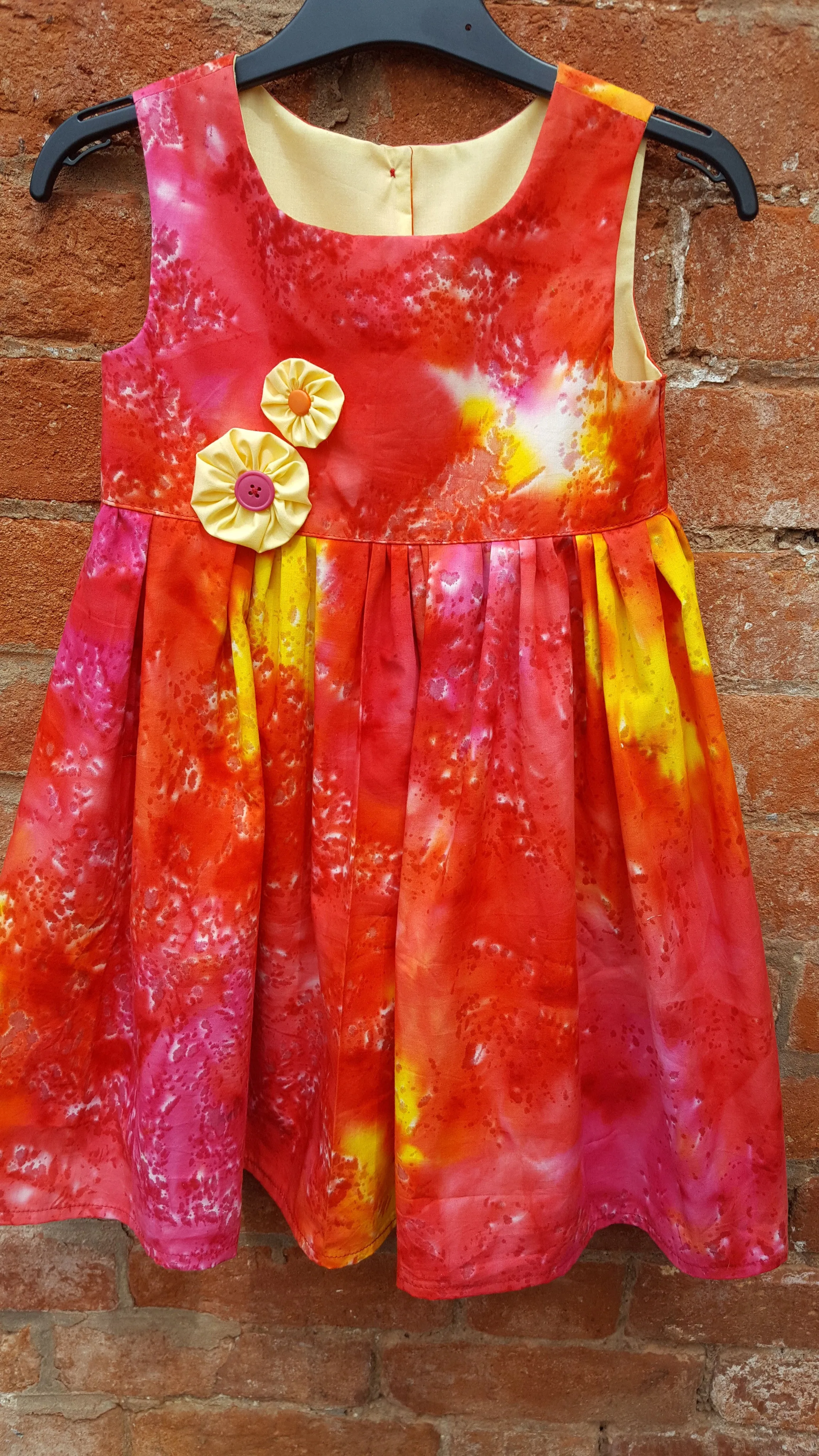 Girls bright summer dress to fit age 6-7 chest 24 inches 61 cm