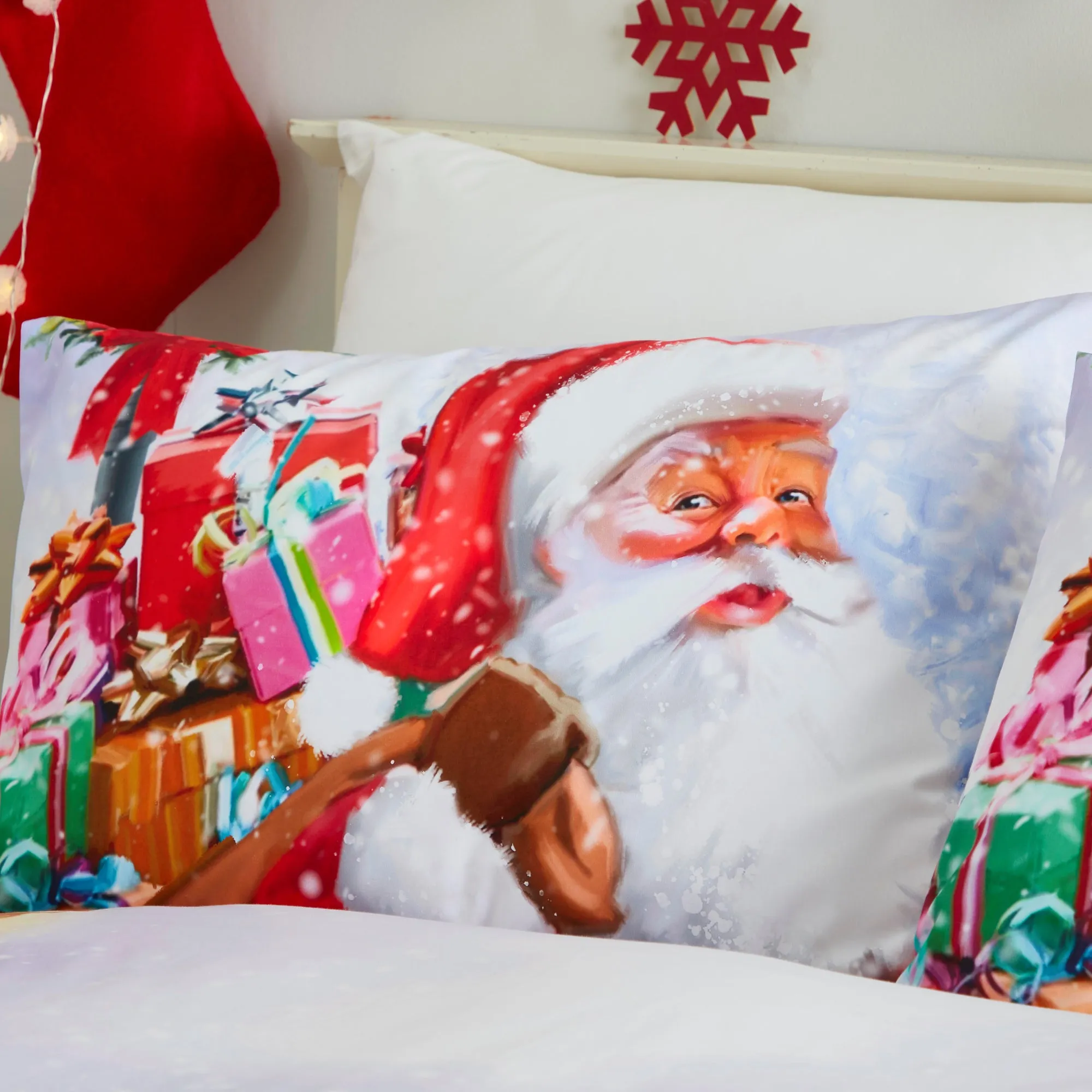 Santa & Snowy Duvet Cover Set by Fusion Christmas in Multi King