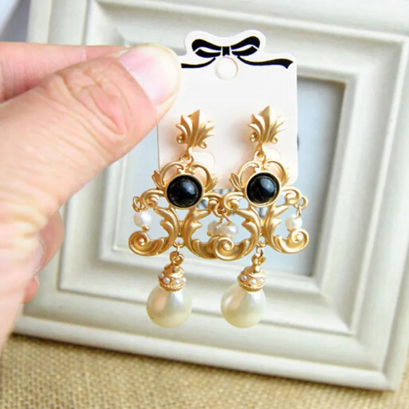 Statement Jewelry Big Quatrefoil Pearl Drop Earrings with Zircon in Gold Color