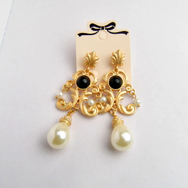 Statement Jewelry Big Quatrefoil Pearl Drop Earrings with Zircon in Gold Color